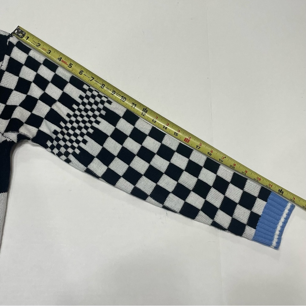 Blizzard Bay Checkered Sweater with Cat Design.. Size M. Preowned. Black & white - Picture 14 of 15